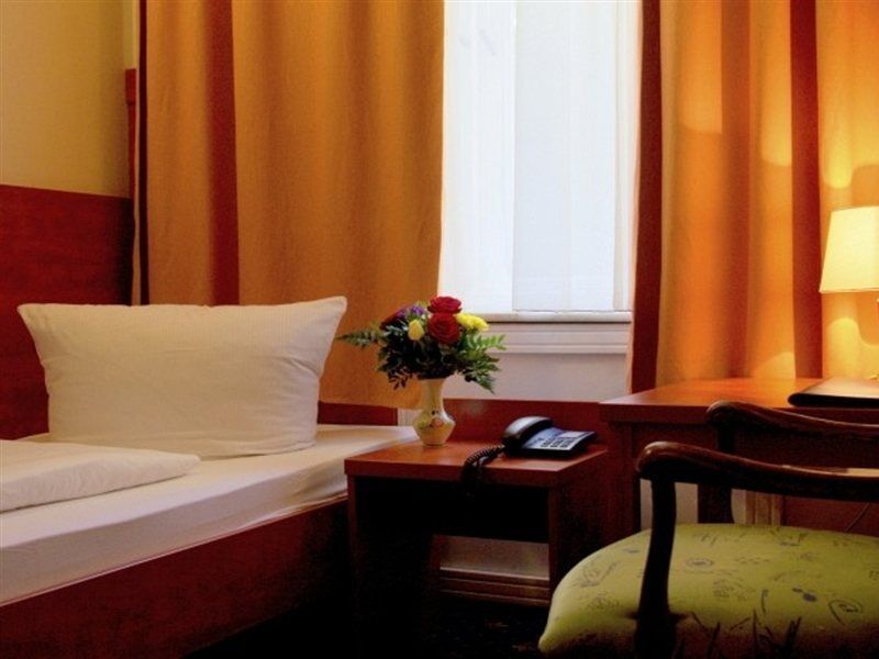 City Hotel Am Kurfuerstendamm Берлін Екстер'єр фото